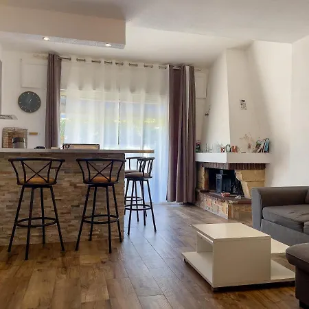 Apartement Maenat Apartment