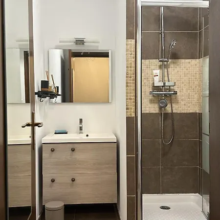 Apartement Maenat Apartment